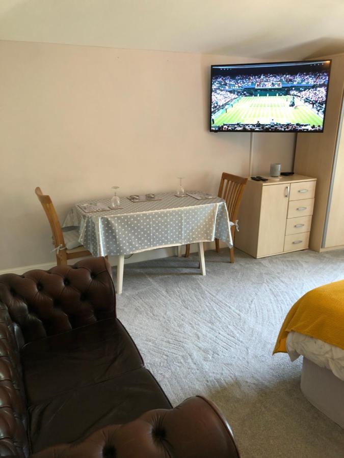Little Gem With Private Hot Tub - Up To 25 Percent Off Ferry Apartment แชงคลิน ภายนอก รูปภาพ